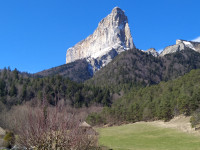 Le Mont Aiguille ensoleillé